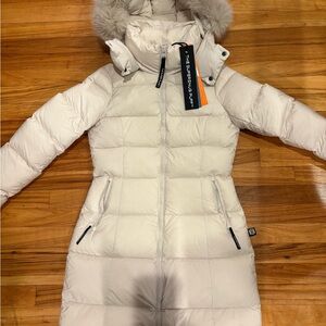 Aritzia SuperSnug Puff Cli-Matte Jacket with Fur Hood